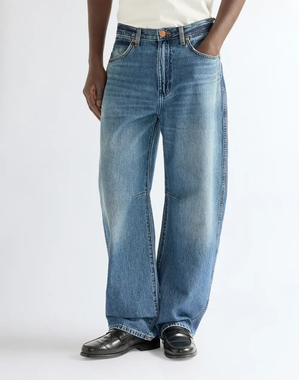 ג׳ינס בגזרת Baggy Barrel