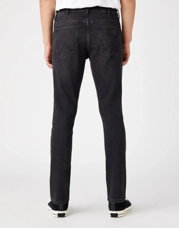 ג’ינס LARSTON בגזרת SLIM TAPERED