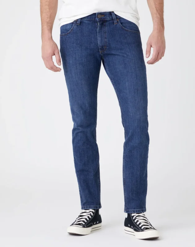ג’ינס בגזרת SLIM
