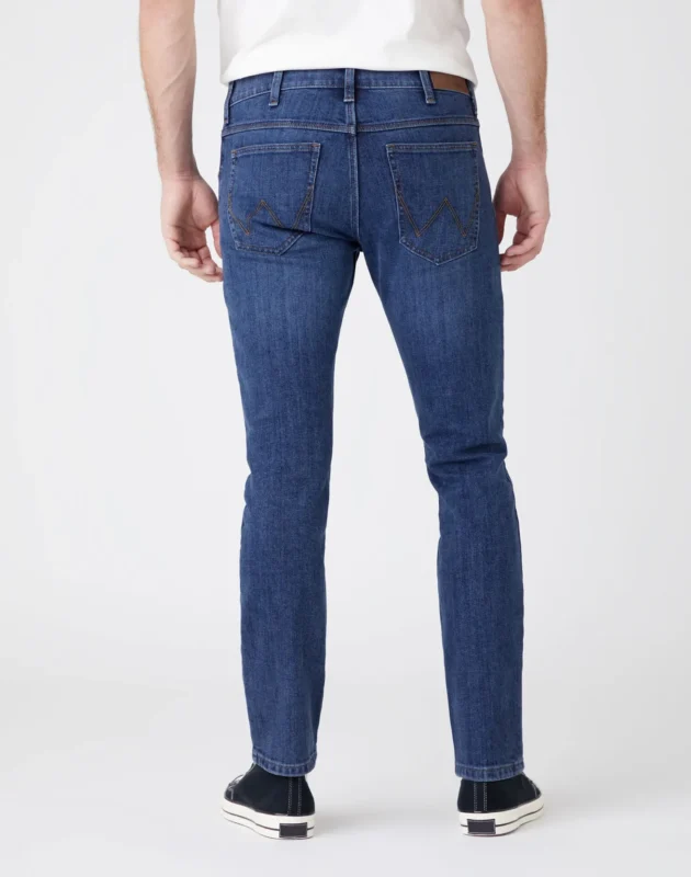ג’ינס בגזרת SLIM