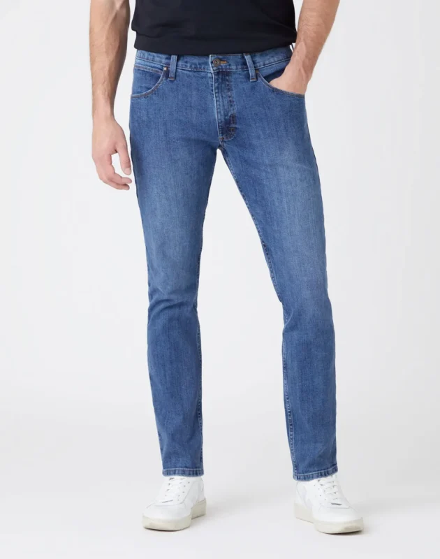 ג’ינס בגזרת SLIM