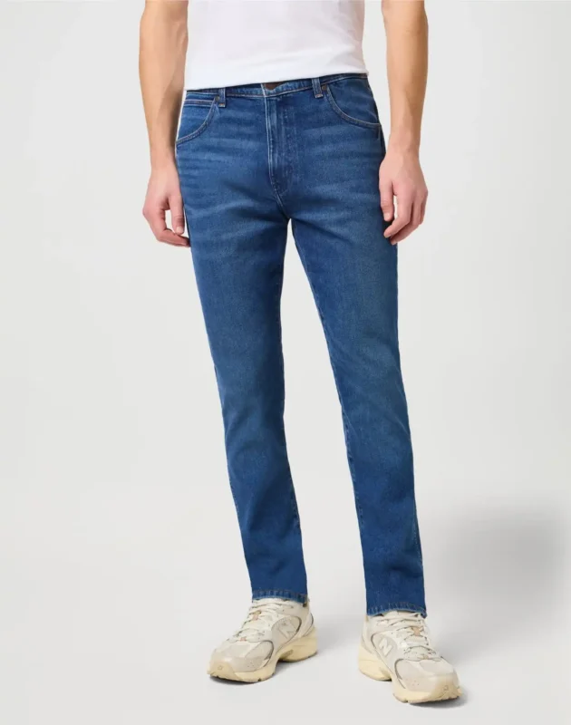 ג’ינס LARSTON בגזרת SLIM TAPERED