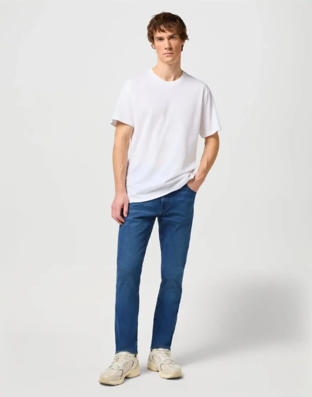 ג’ינס LARSTON בגזרת SLIM TAPERED