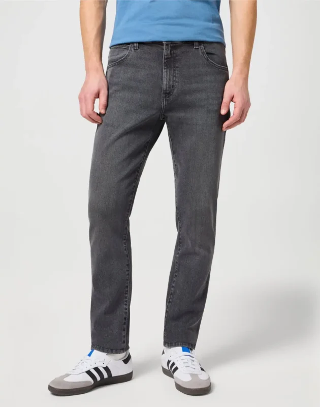 ג’ינס LARSTON בגזרת SLIM TAPERED