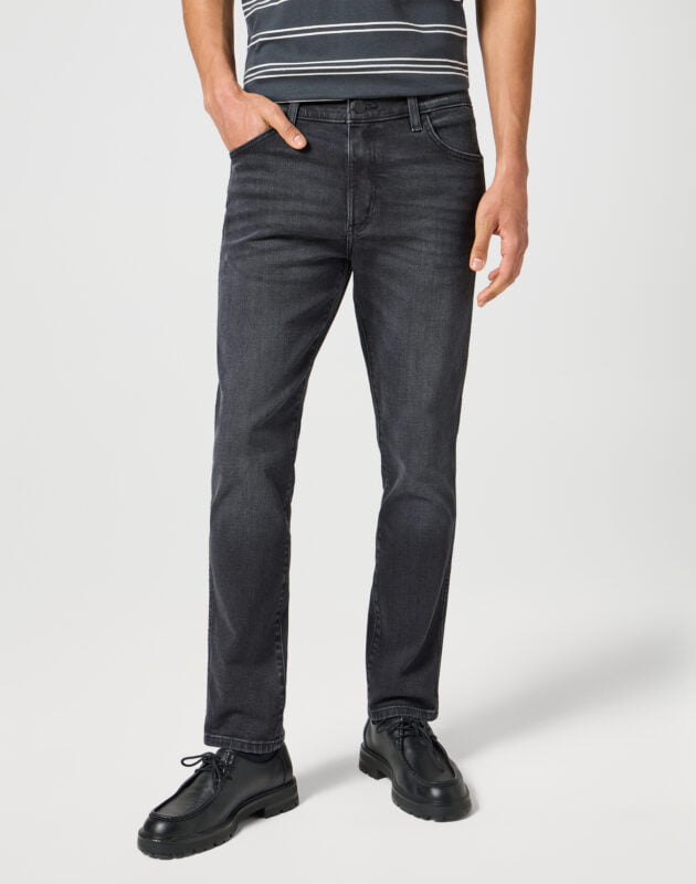 ג’ינס LARSTON בגזרת SLIM TAPERED