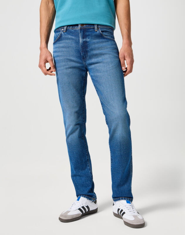 ג’ינס LARSTON בגזרת SLIM TAPERED