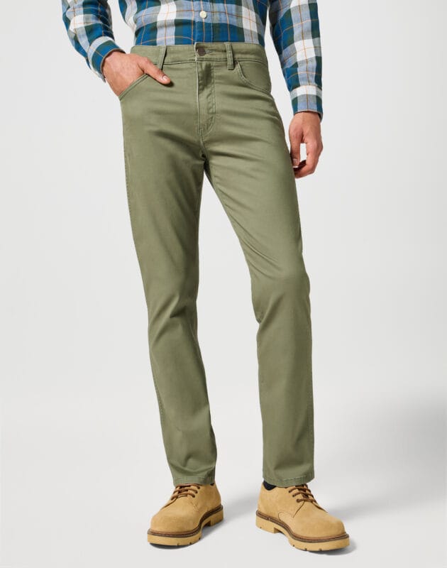 ג’ינס LARSTON בגזרת SLIM TAPERED