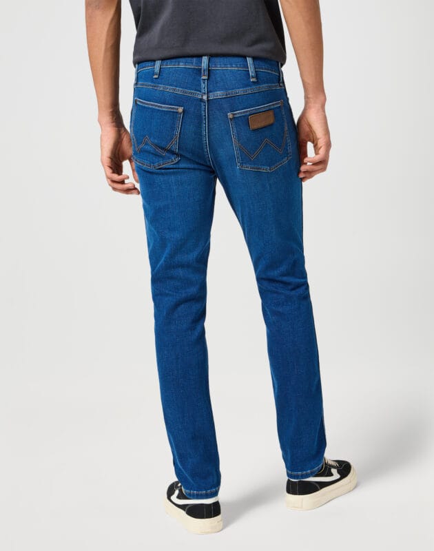 ג’ינס LARSTON בגזרת SLIM TAPERED