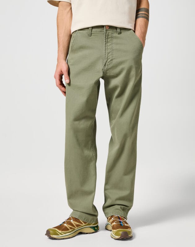 מכנסי CHINO בגזרת RELAXED
