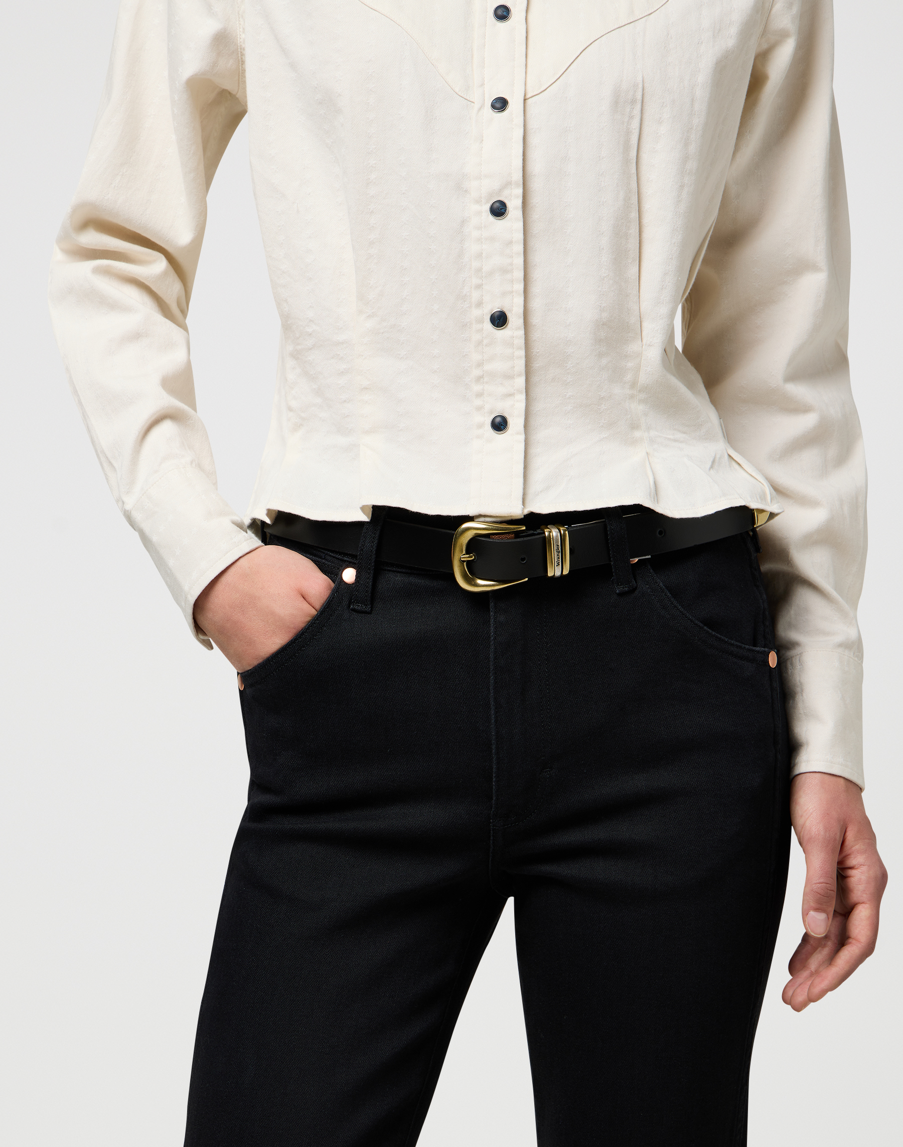 חגורה בצבע שחור