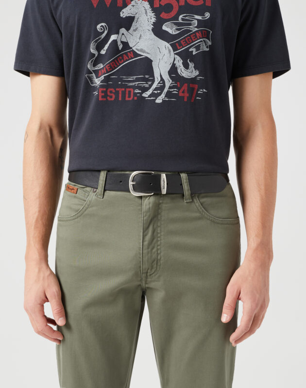 חגורה בצבע שחור