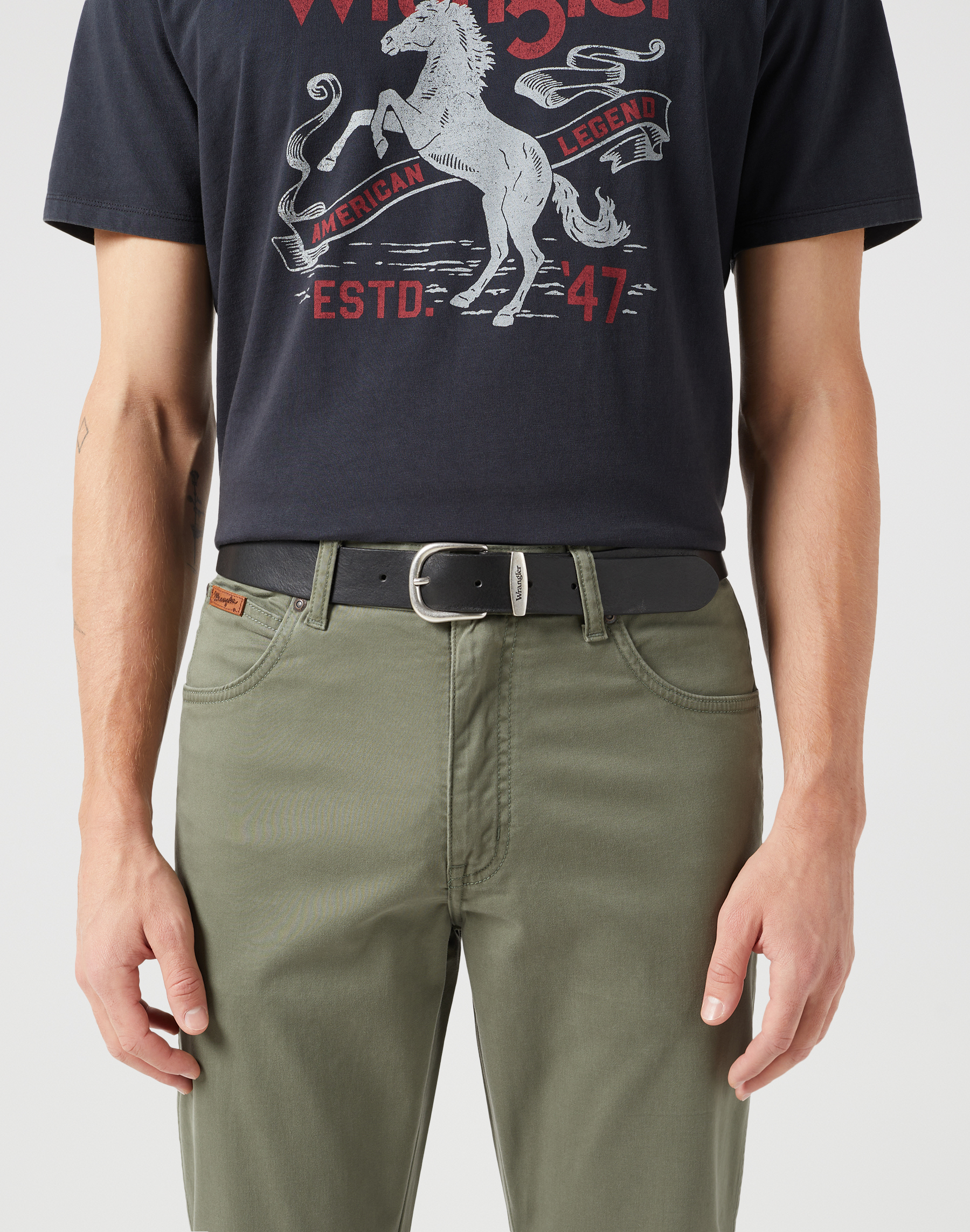 חגורה בצבע שחור