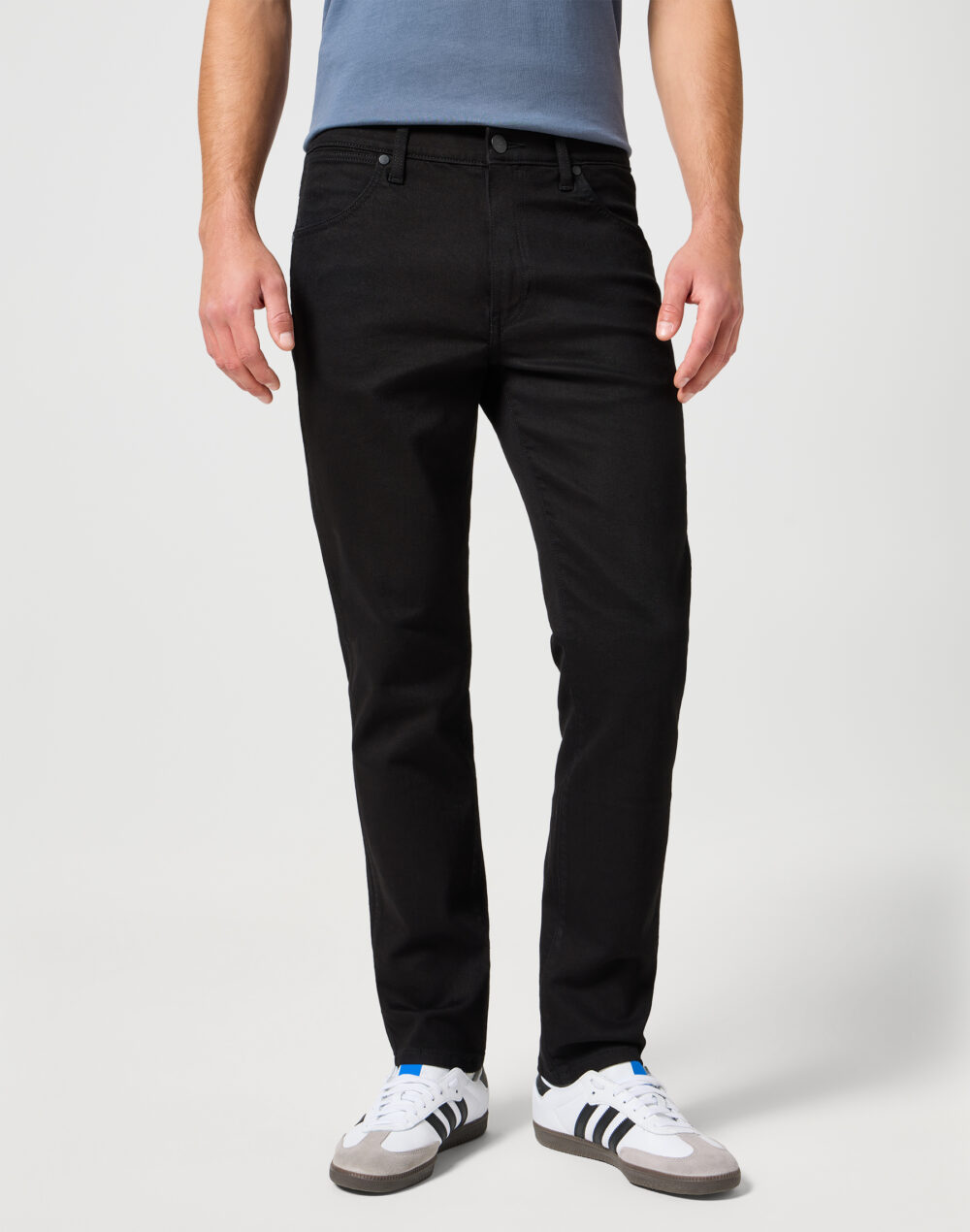 ג'ינס Larston בגזרת Slim Tapered
