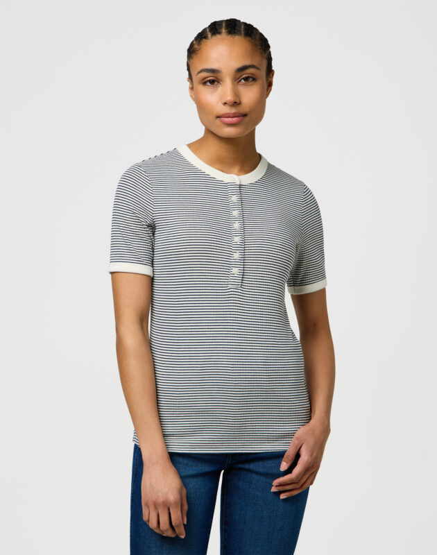 חולצת טי שירט קצרה בגזרת ריב