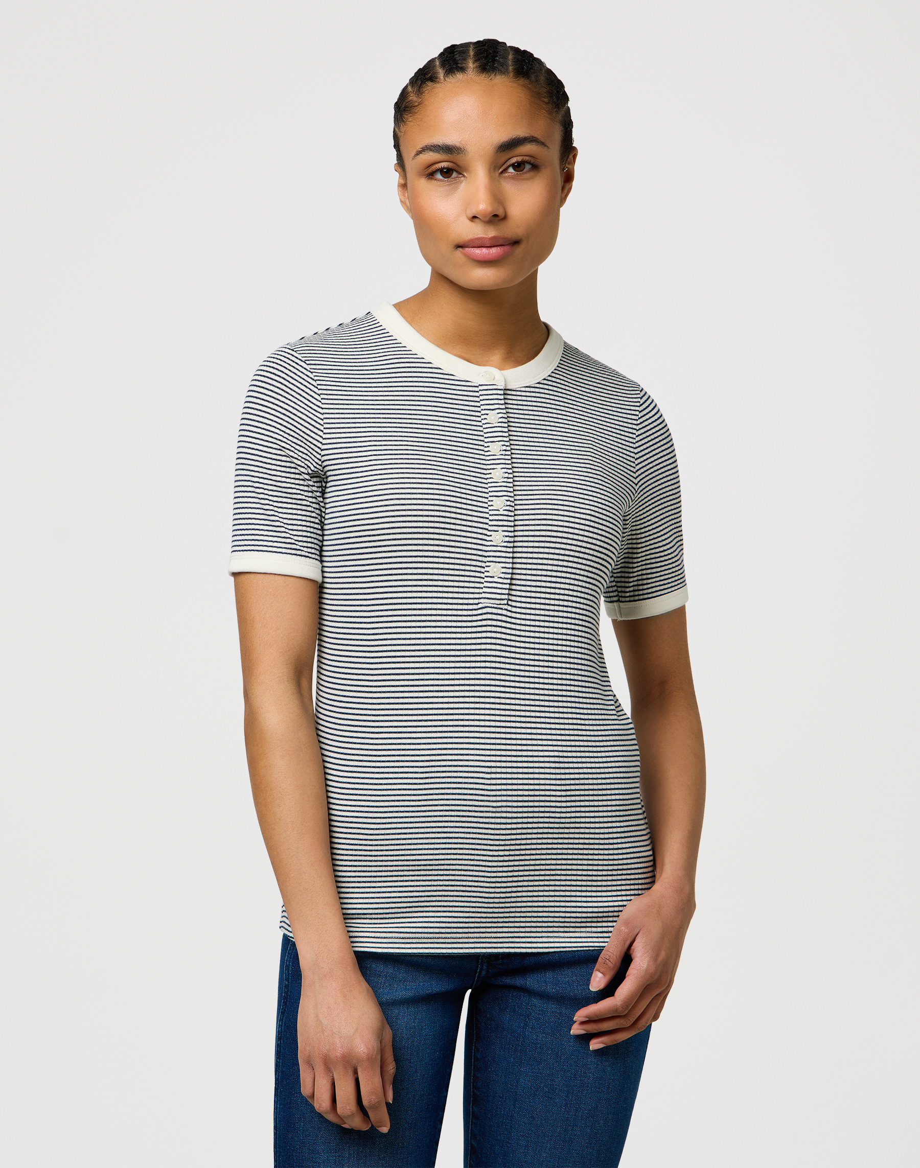 חולצת טי שירט קצרה בגזרת ריב – תמונה 2