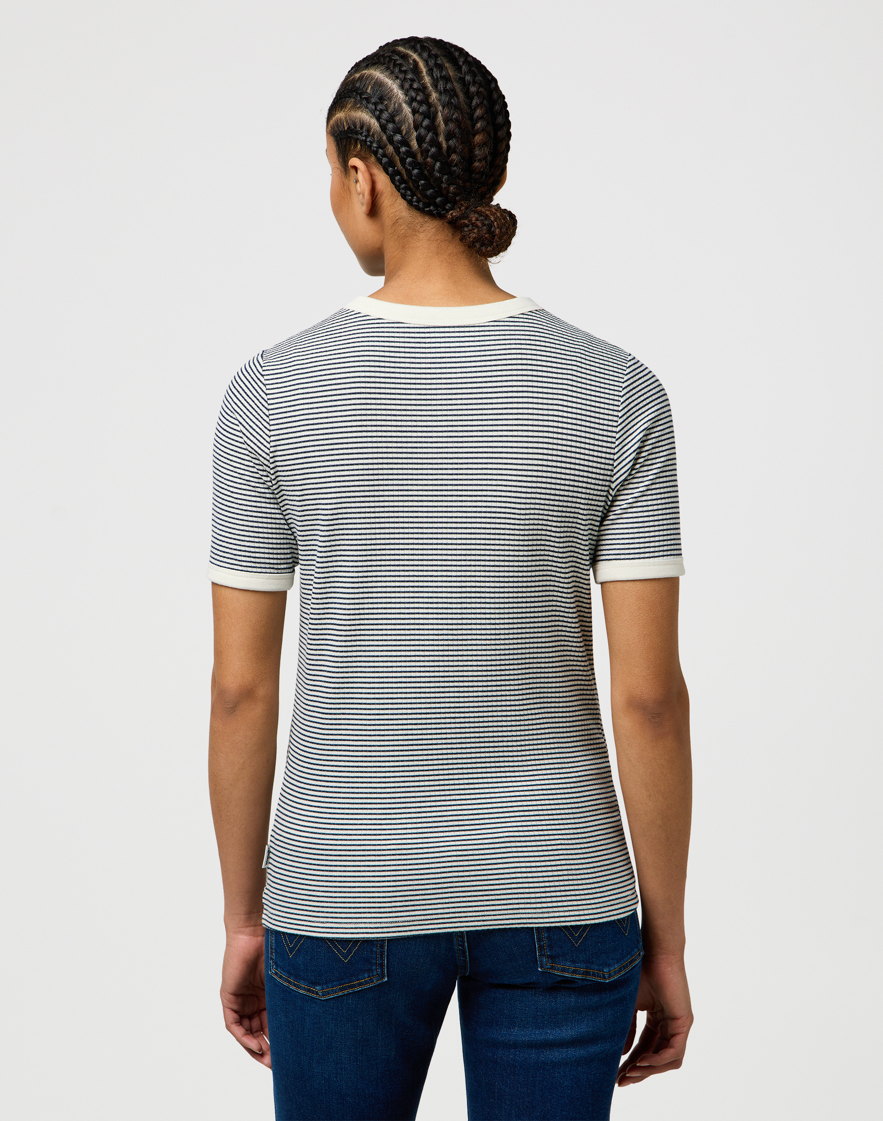 חולצת טי שירט קצרה בגזרת ריב – תמונה 4