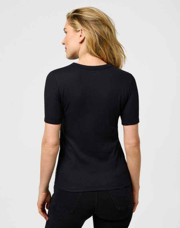 חולצת טי שירט קצרה בגזרת ריב