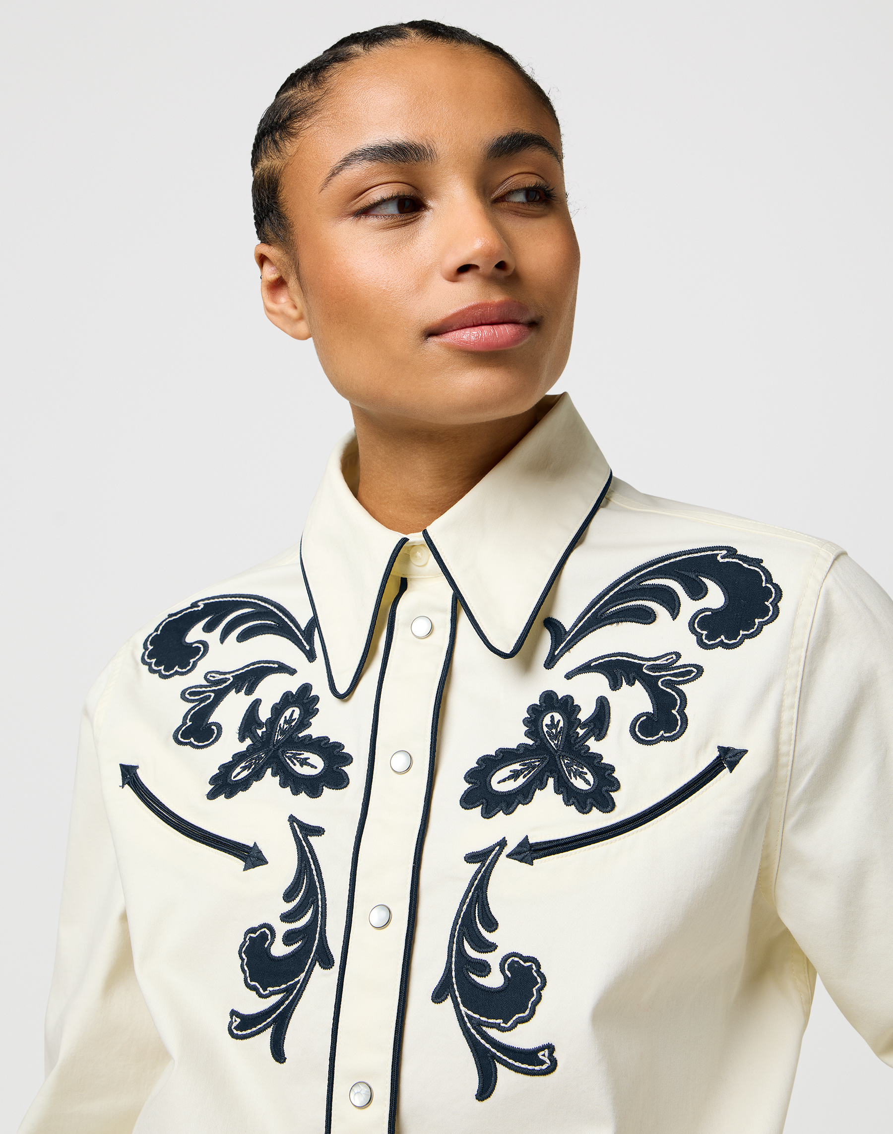 חולצת בוקרים עם טוויסט מעוצב – תמונה 7