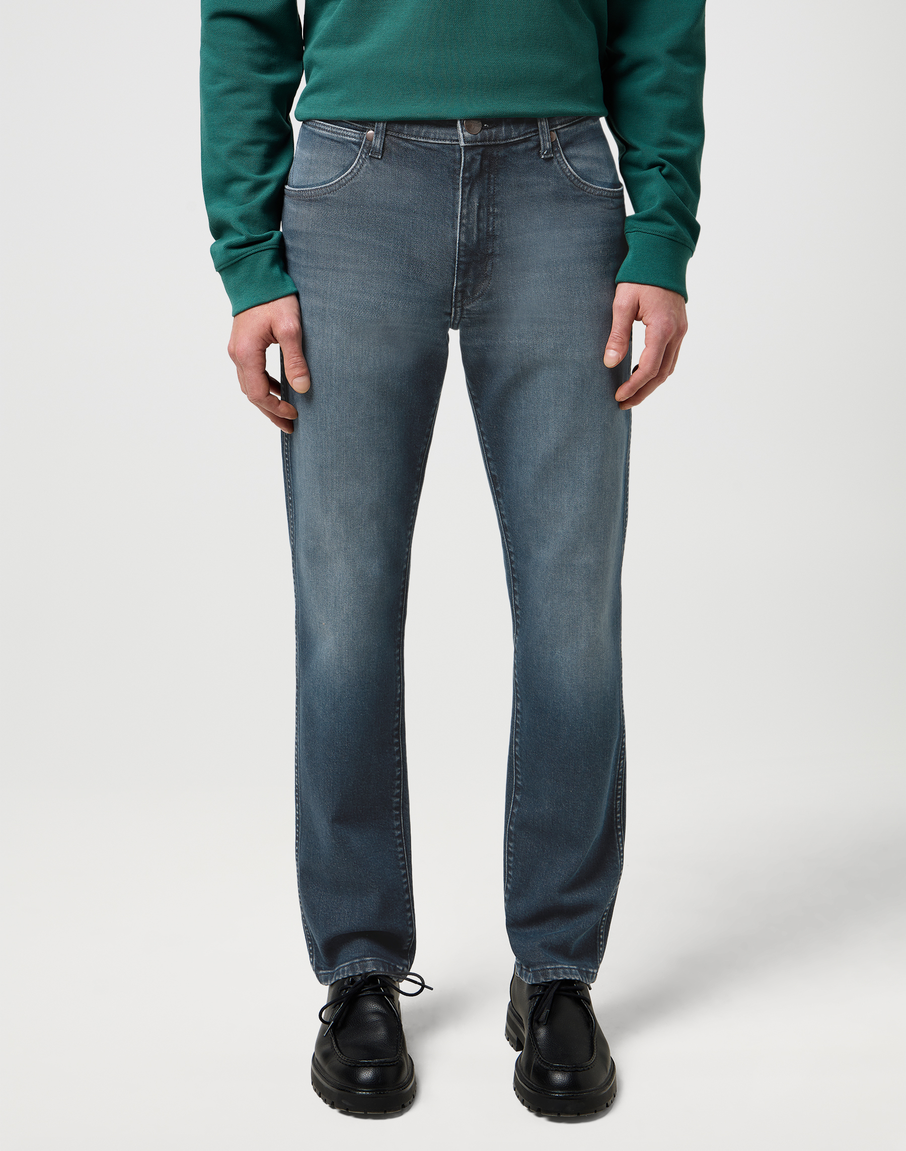 ג'ינס Larston בגזרת Slim Tapered