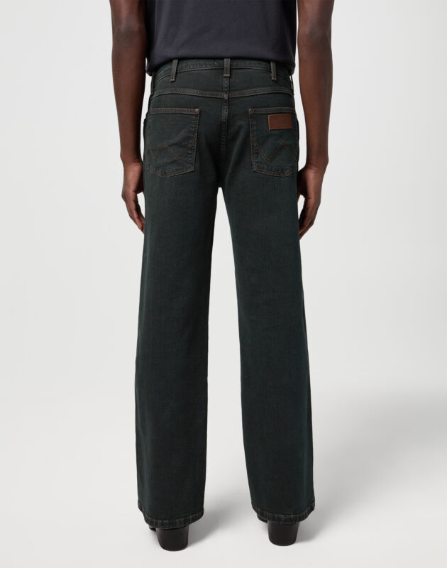 ג’ינס Loose Boot בגזרת Bootcut משוחררת