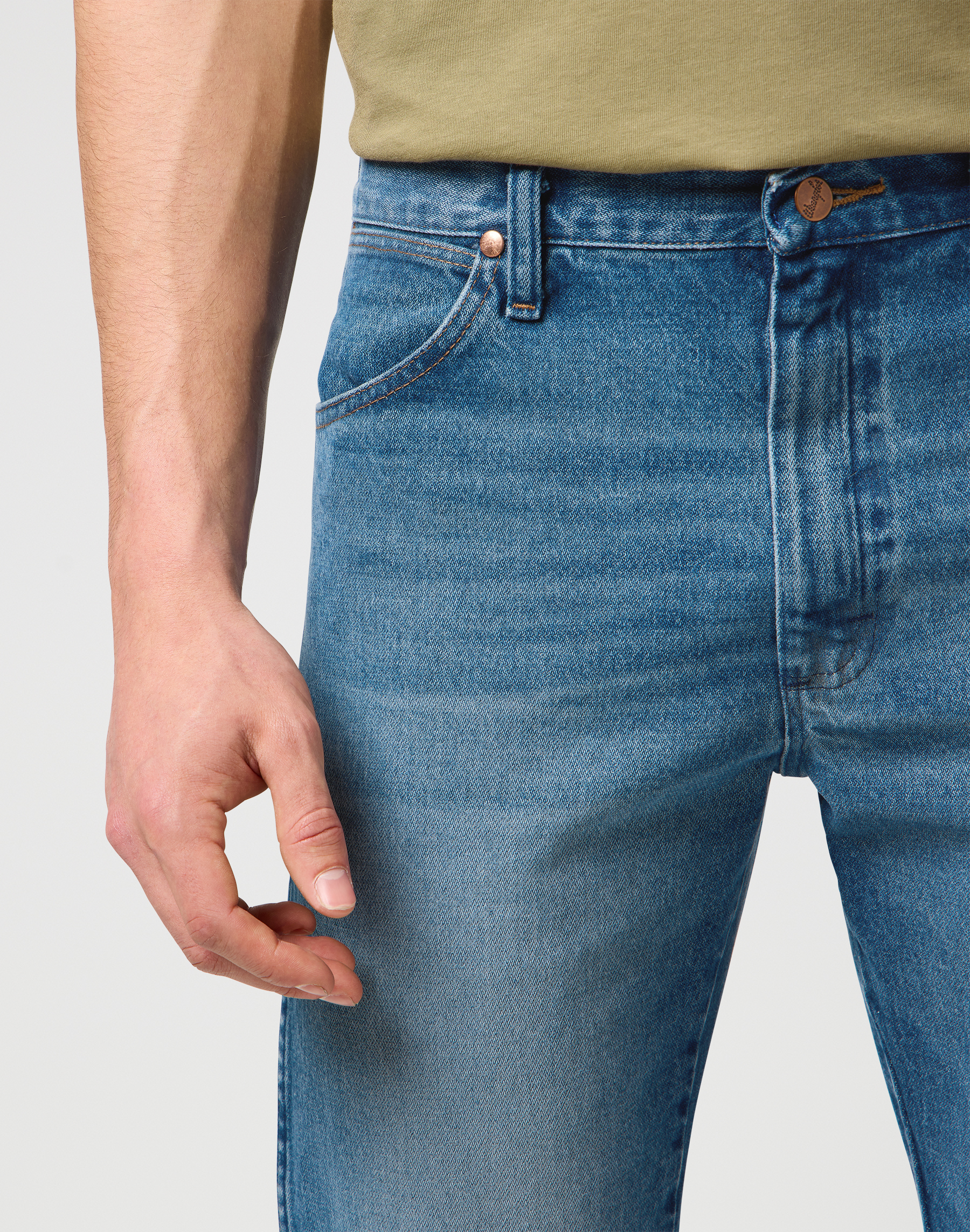 ג'ינס 13MWZ בגזרת Cowboy Cut® – תמונה 4