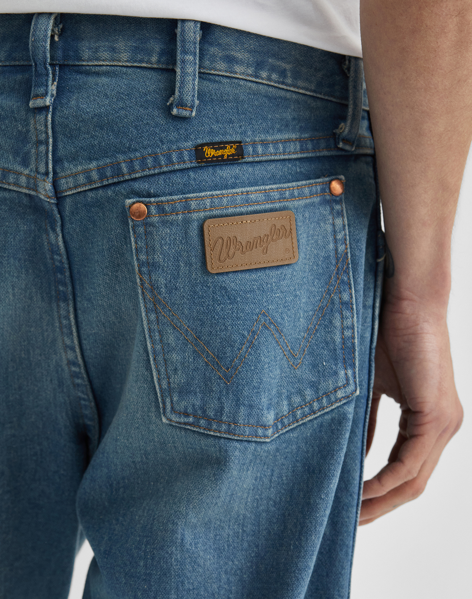 ג'ינס 13MWZ בגזרת Cowboy Cut® – תמונה 12