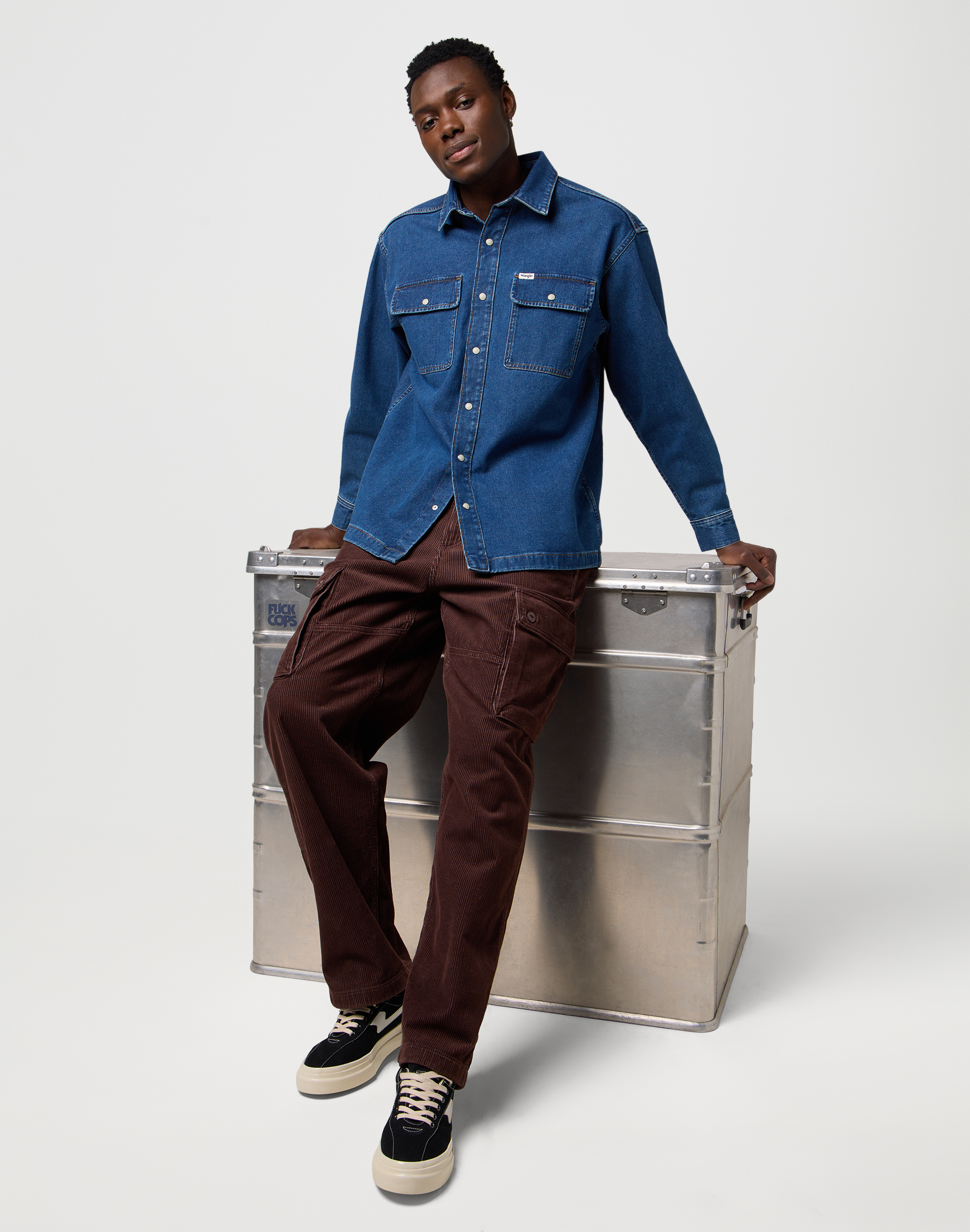 חולצת ג'ינס משוחררת – תמונה 9