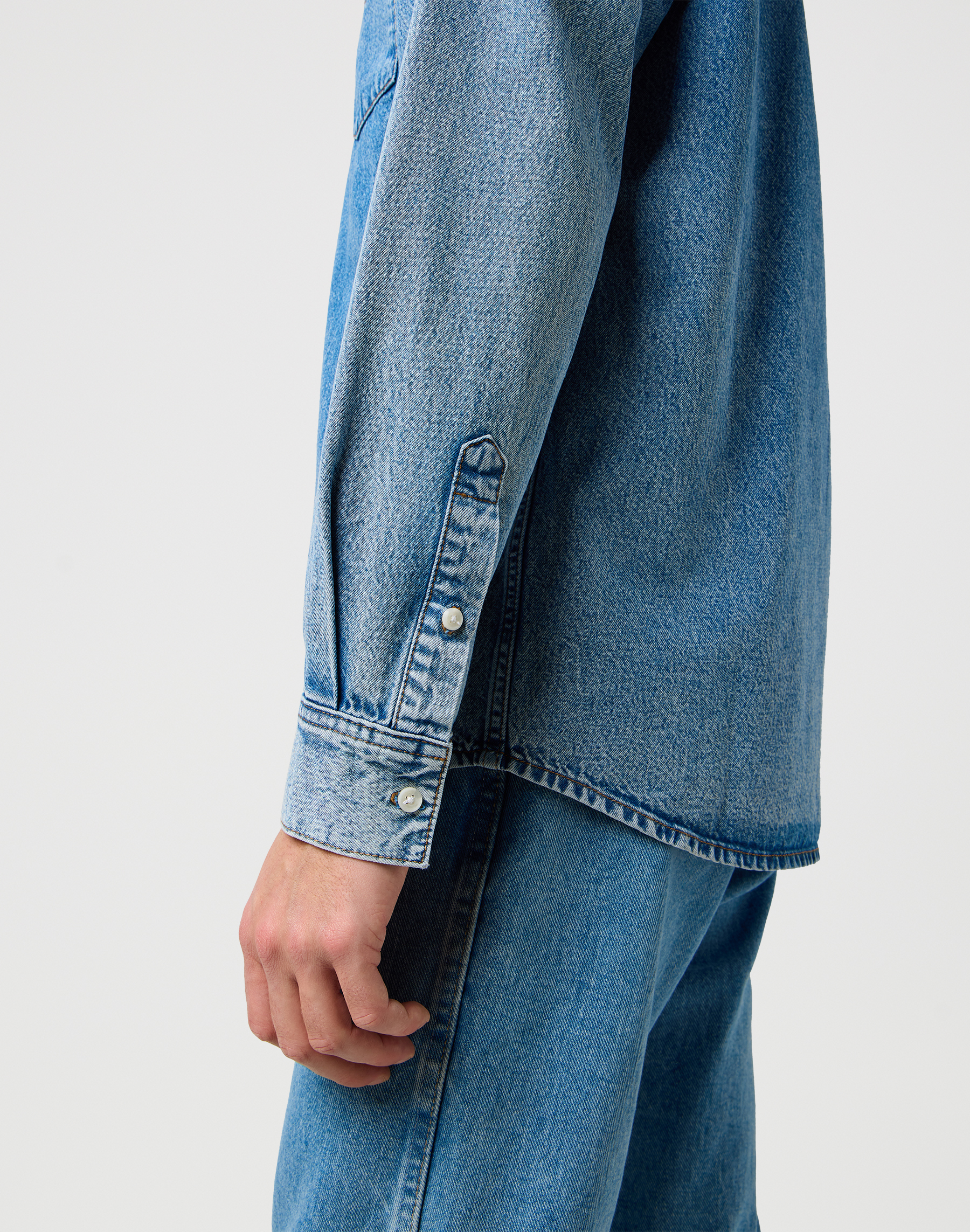 חולצת ג'ינס משוחררת – תמונה 5