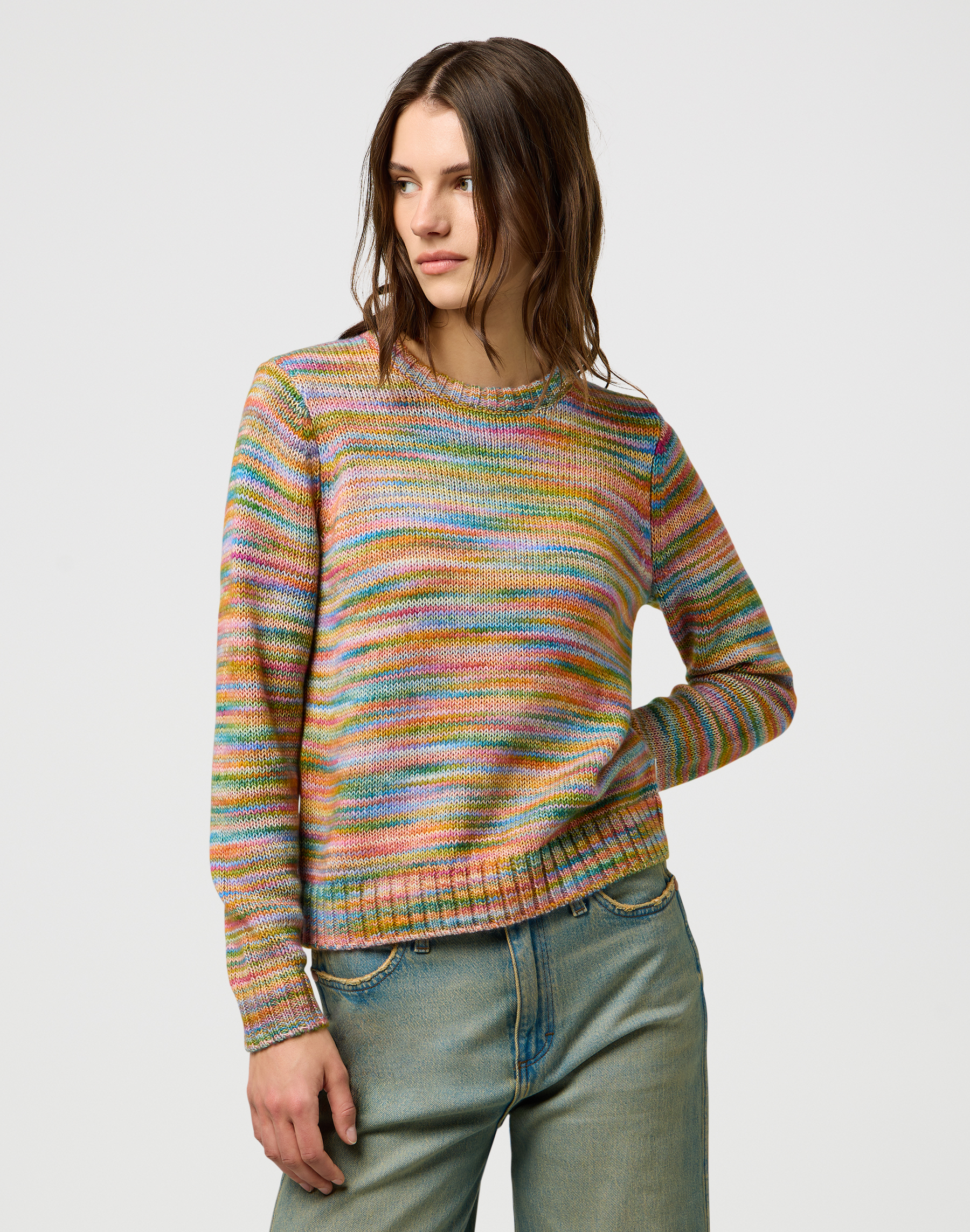 סוודר בגזרה צמודה