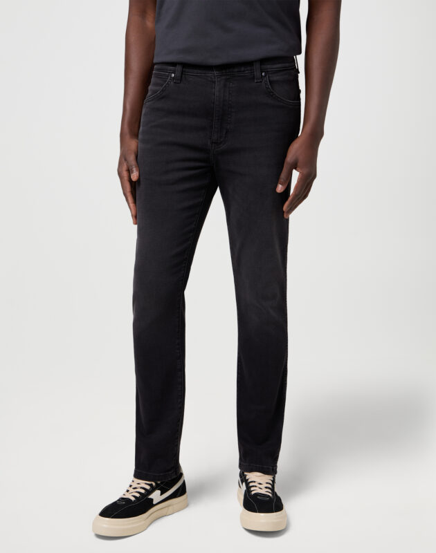 ג’ינס Larston בגזרת Slim Tapered