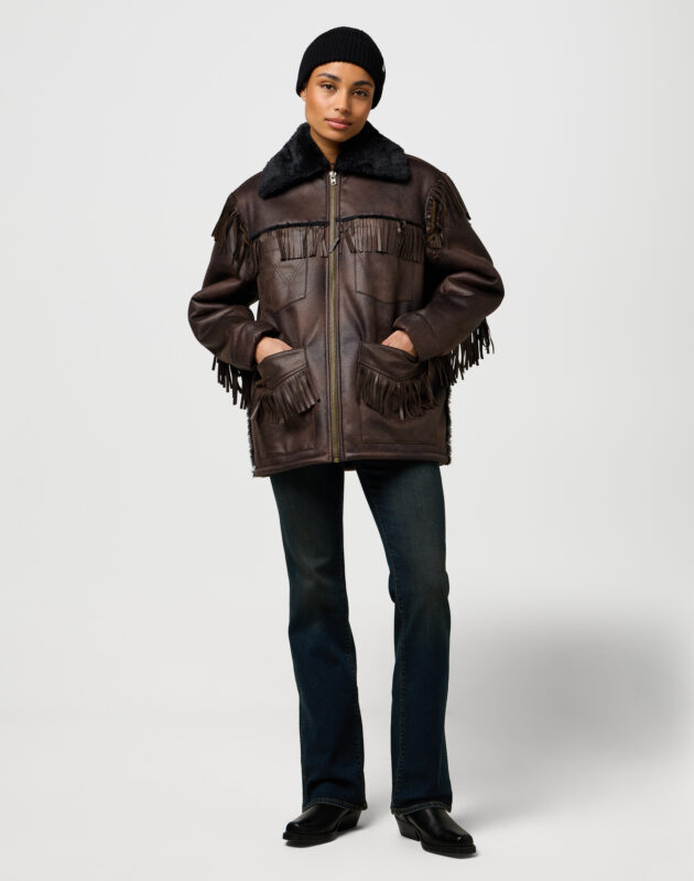 כובע צמר בצבע שחור