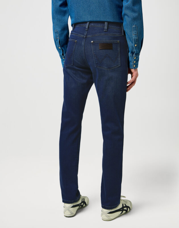 ג’ינס Larston בגזרת Slim Tapered