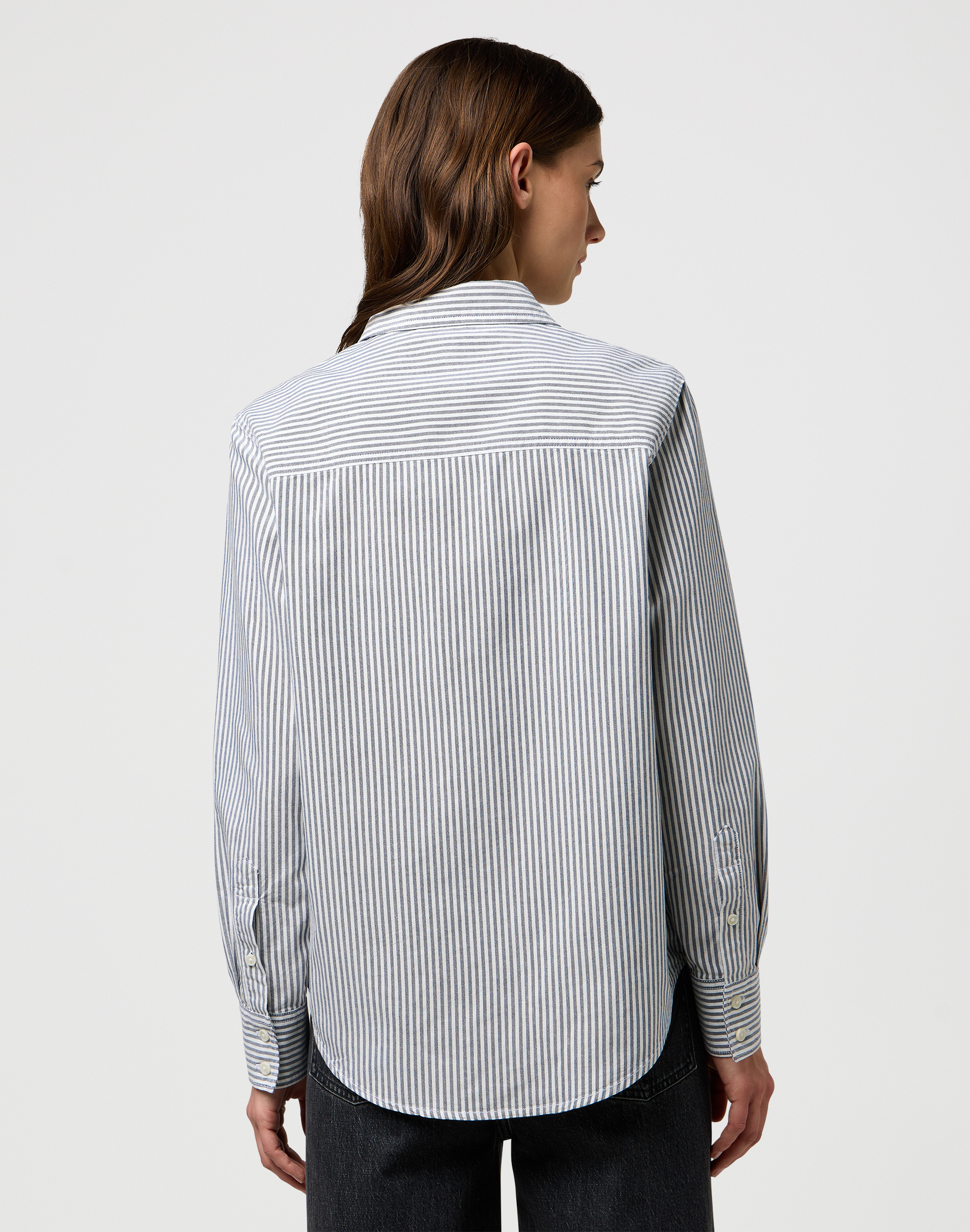 חולצת פסים מכופתרת בגזרה קלאסית – תמונה 2