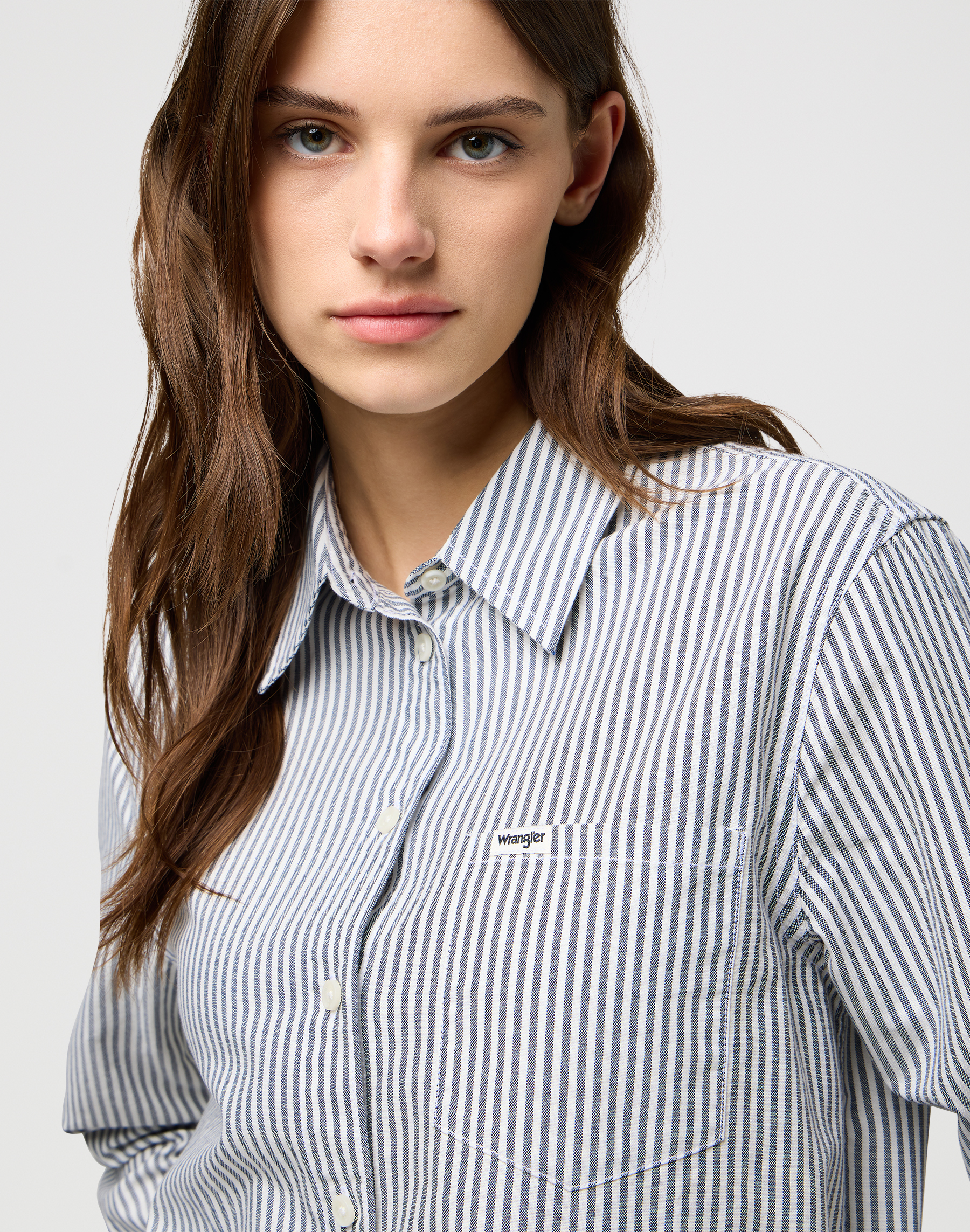 חולצת פסים מכופתרת בגזרה קלאסית – תמונה 4