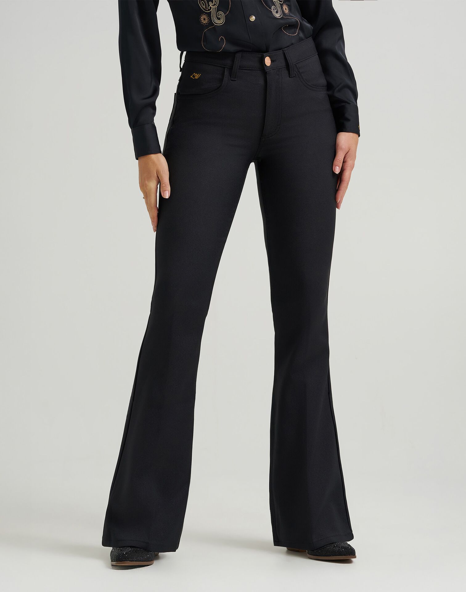 ג'ינס Flare בגזרה מתרחבת מקולקציית Wrangler® X Lainey Wilson – תמונה 4