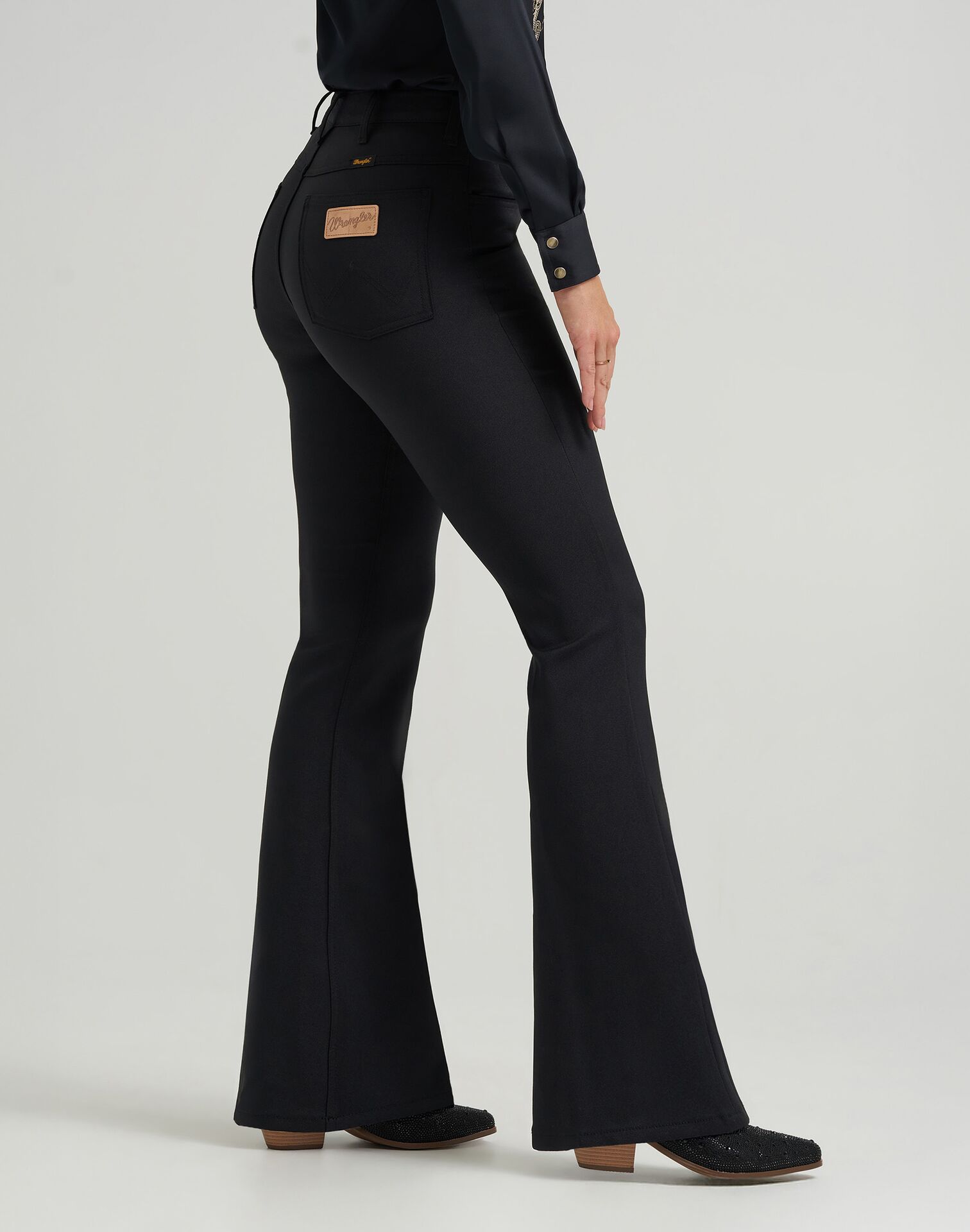 ג'ינס Flare בגזרה מתרחבת מקולקציית Wrangler® X Lainey Wilson – תמונה 8