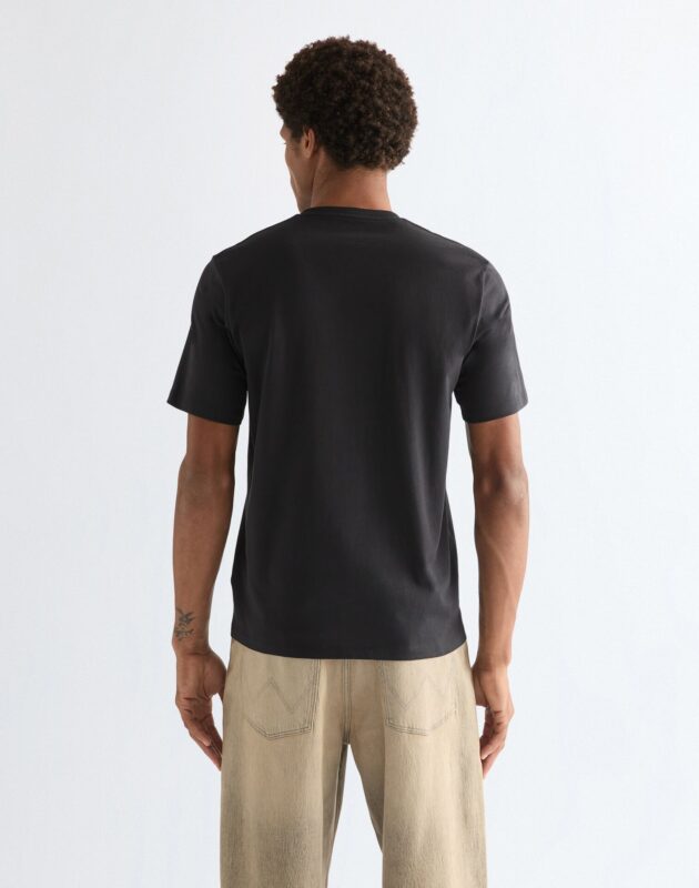 חולצת טי שירט קצרה