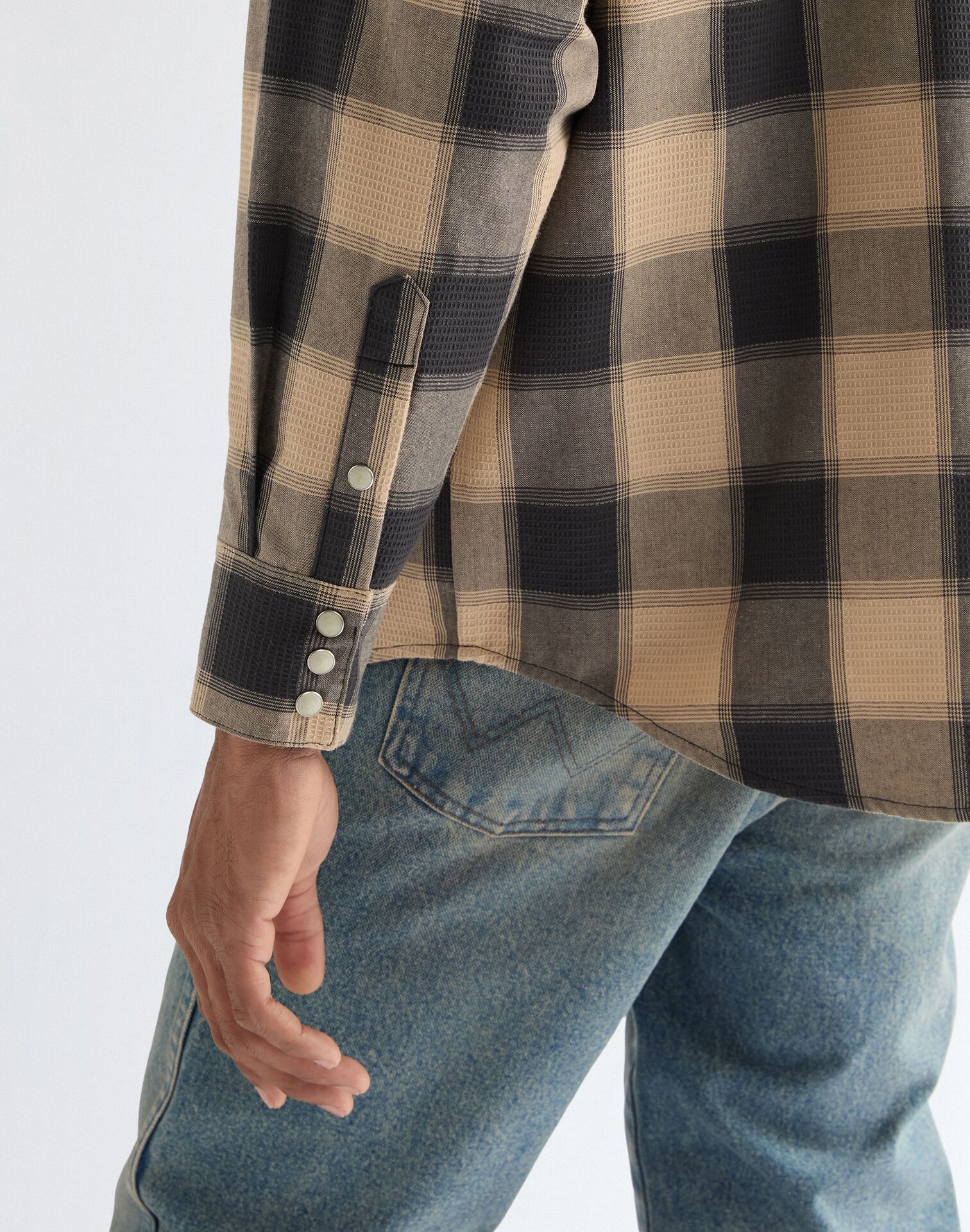 חולצה מכופתרת – תמונה 5