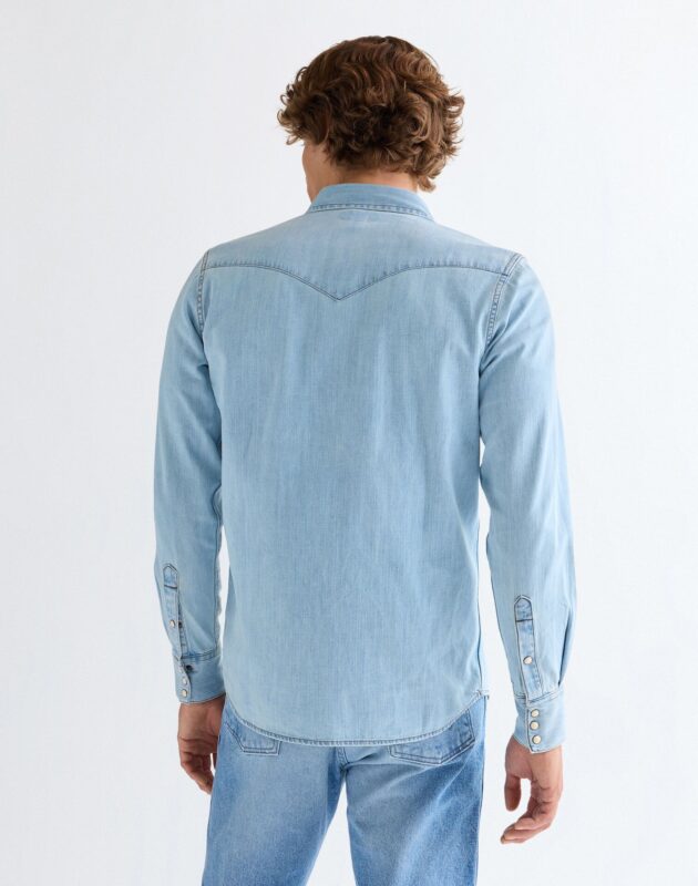 חולצה מכופתרת