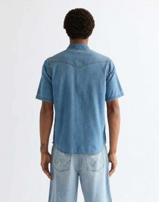 חולצה מכופתרת