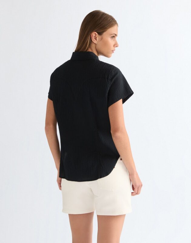 חולצה מכופתרת