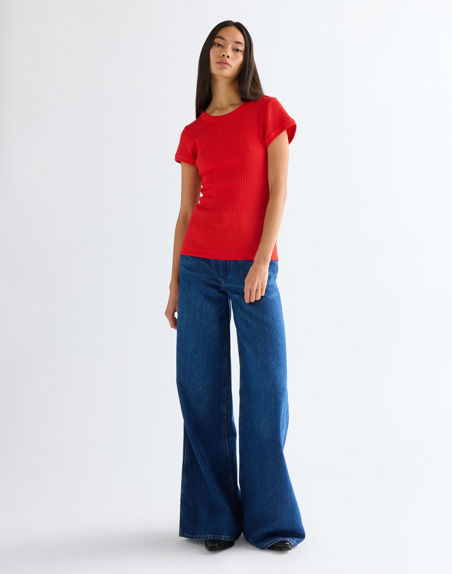 חולצה קצרה בגזרת קרופ – תמונה 3